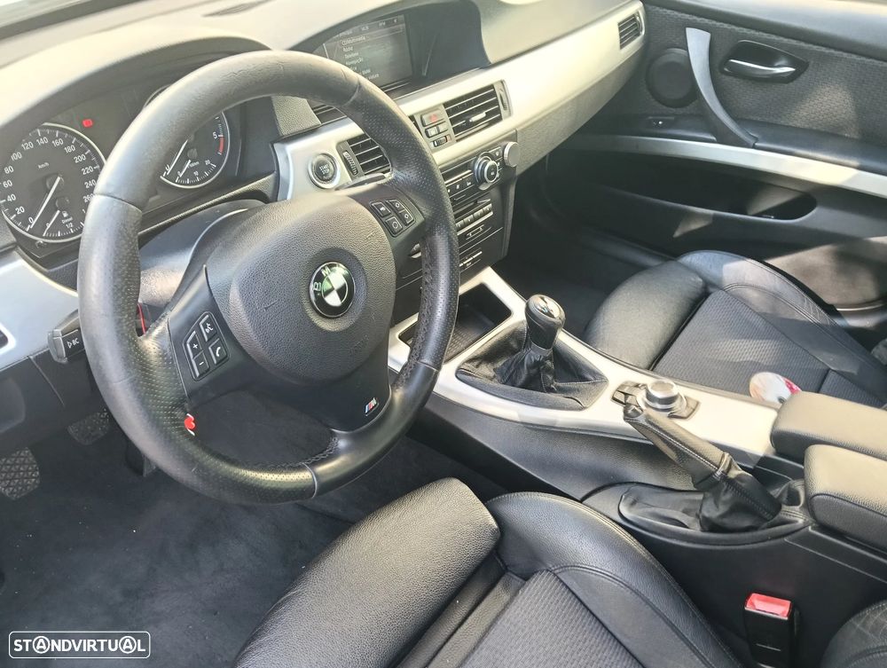 BMW 320 d Pack M - 27