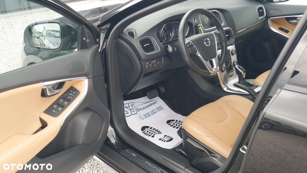 Volvo V40 Cross Country - 11