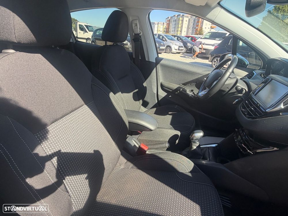 Peugeot 208 1.2 PureTech Allure - 12
