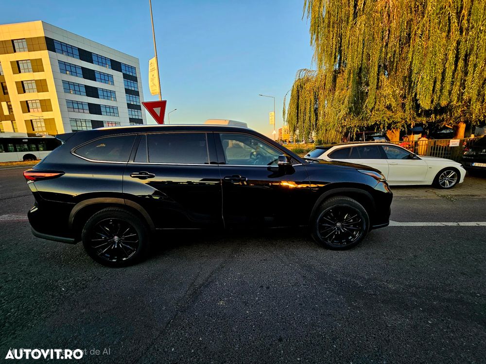 Toyota Highlander 2.5 L Hybrid Dynamic Force 248CP Luxury Metallic - 4