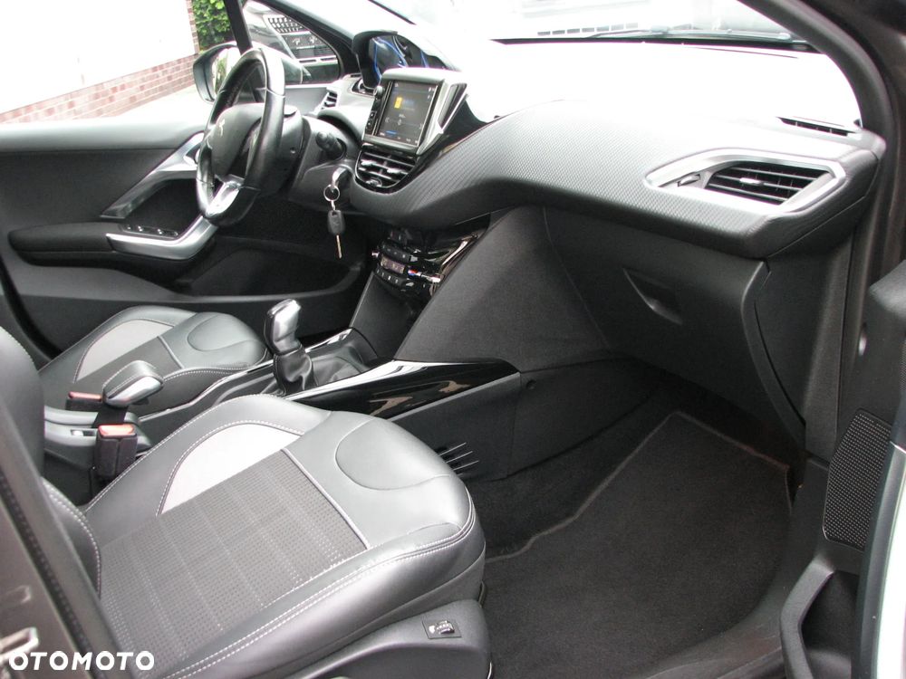 Peugeot 2008 BlueHDi 100 STOP & START Allure - 19