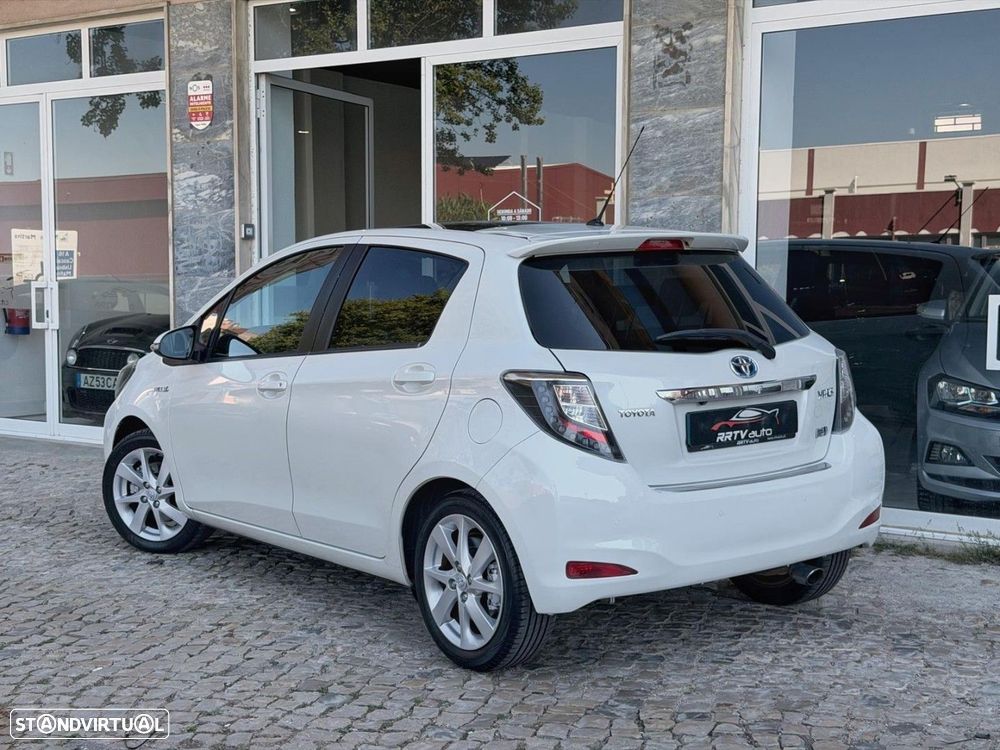 Toyota Yaris 1.5 HSD Comfort +P.Style+Navi - 3