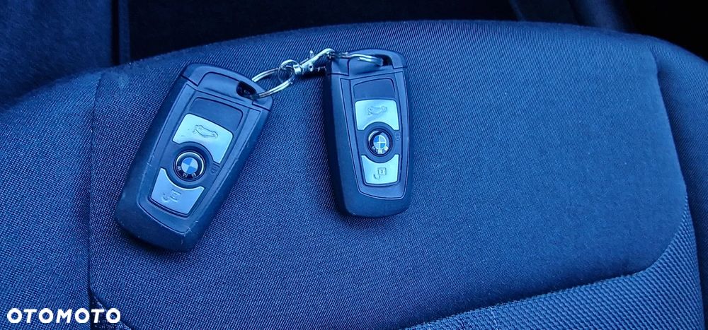 BMW Seria 3 318d Sport Line - 22