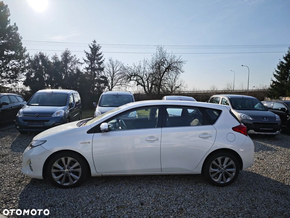 Toyota Auris 1.8 HSD Luna - 2