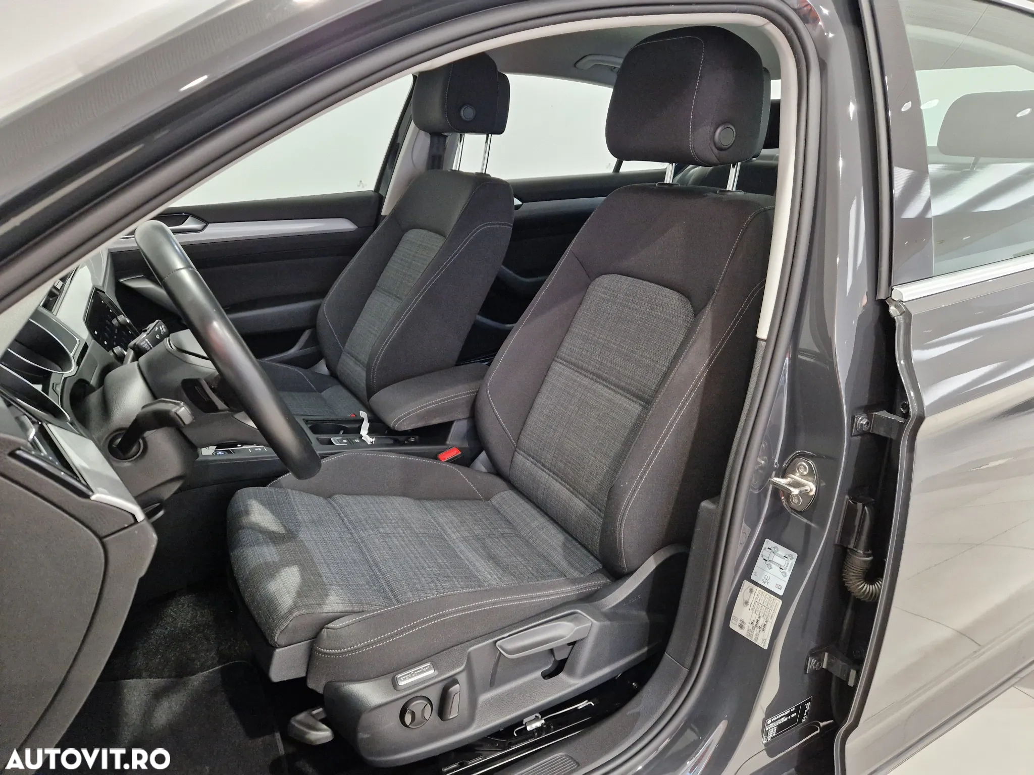 Volkswagen Passat 2.0 TDI DSG Comfortline - 11