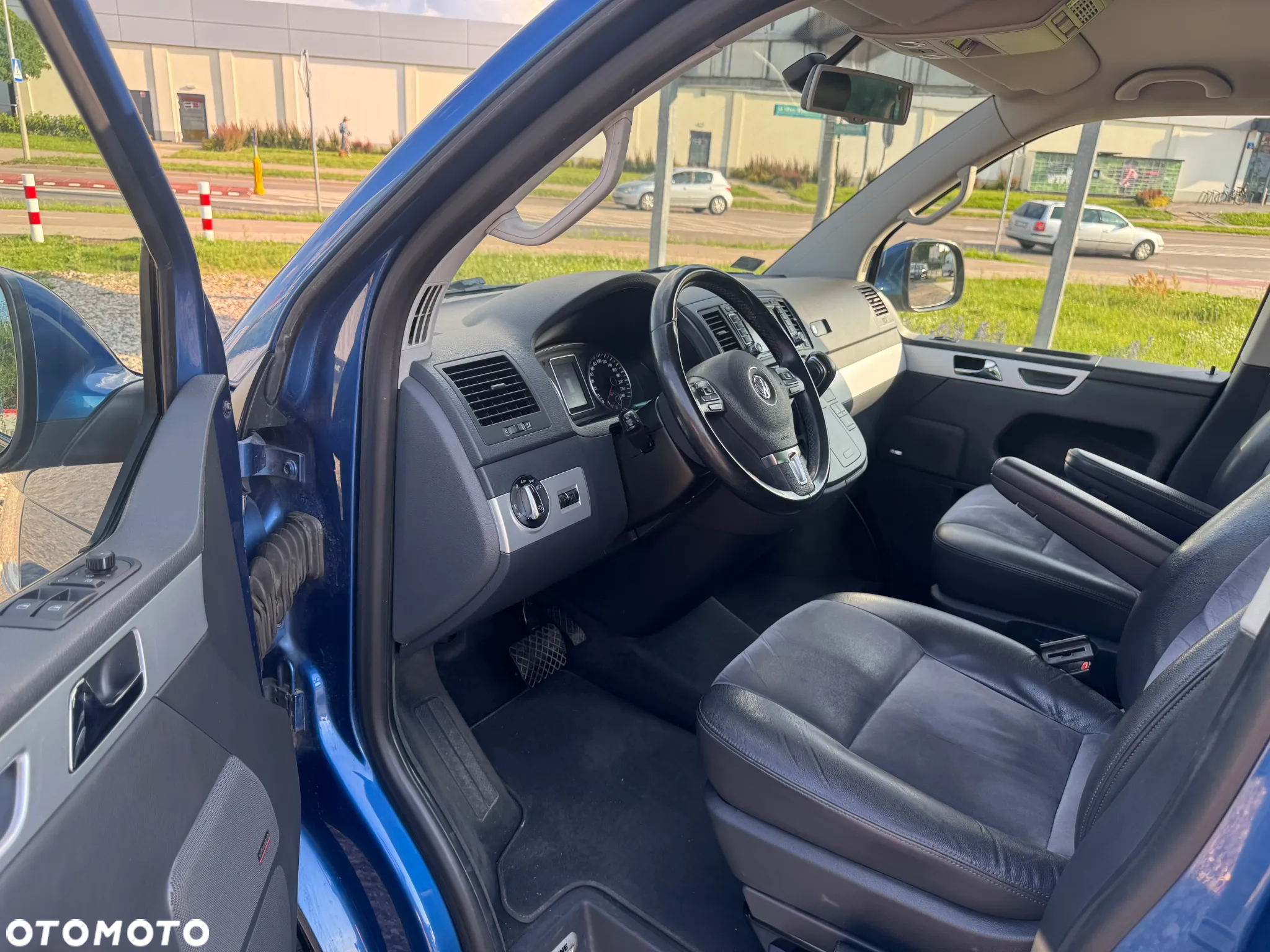 Volkswagen Multivan - 9