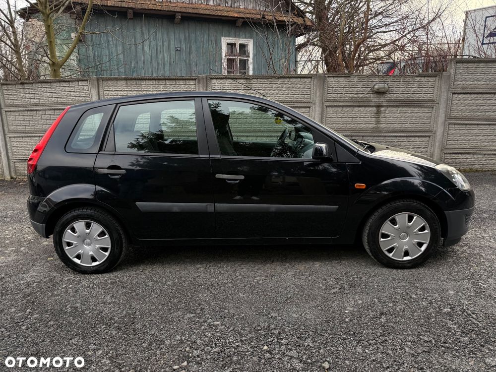 Ford Fiesta 1.3 Trend - 23