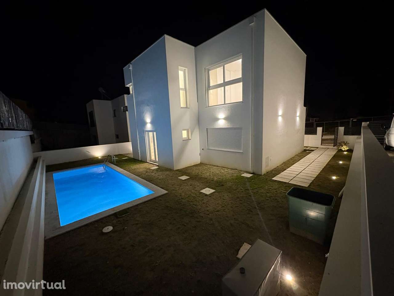 Moradias T3 com jardim e piscina em Sintra parqueamento para 2 carros - Grande imagem: 4/13