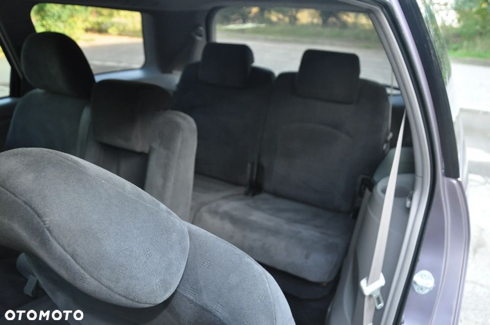 Mitsubishi Grandis - 38