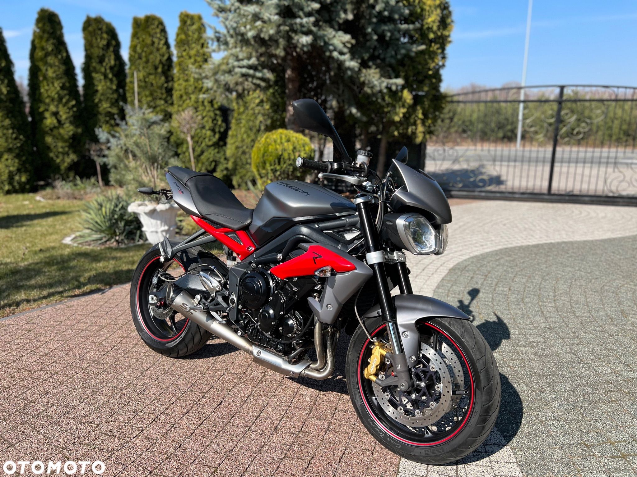 Triumph Street Triple - 1