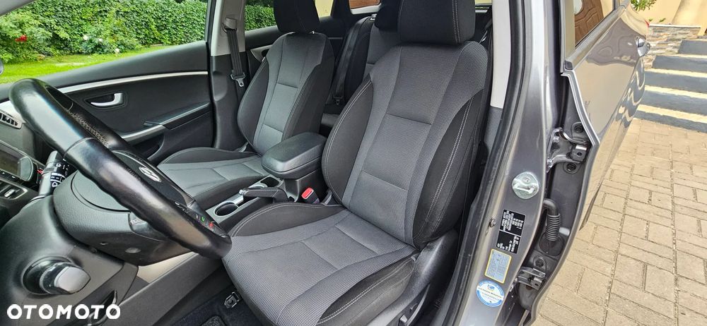 Hyundai i30 blue Kombi 1.6 CRDi Classic Navigation - 10