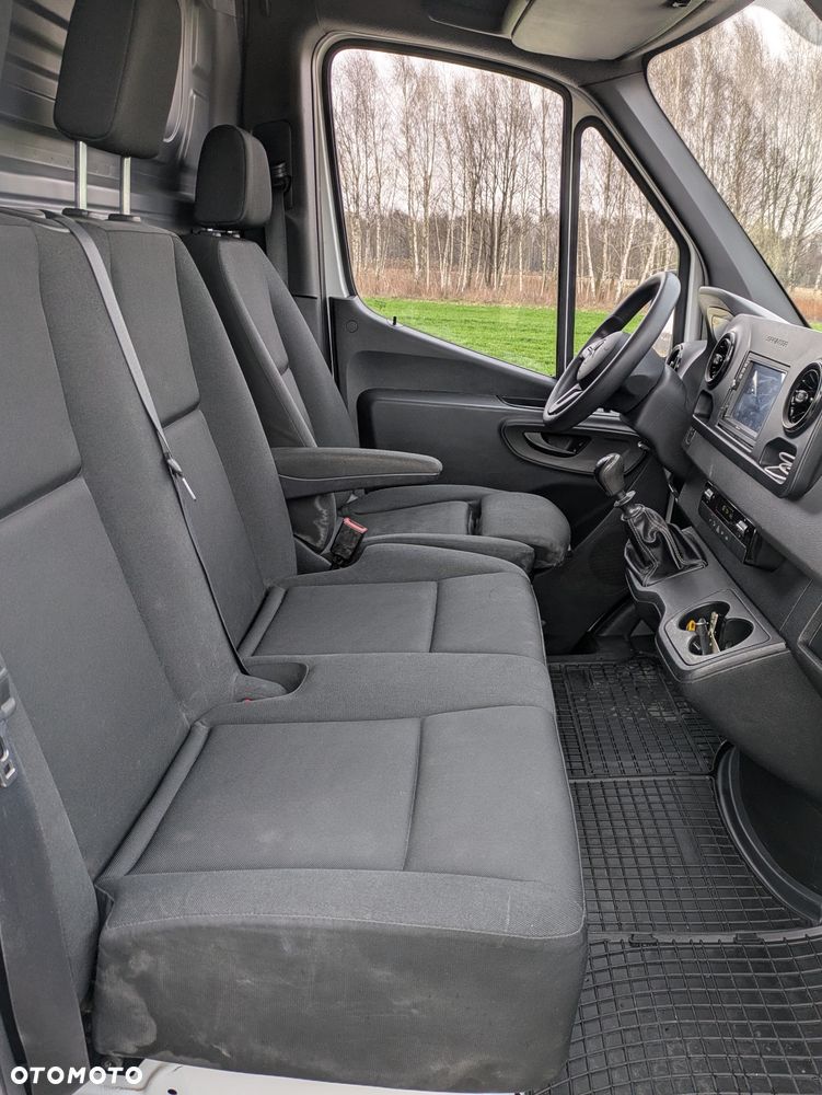 Mercedes-Benz Sprinter - 14