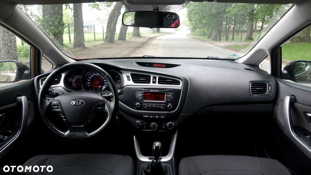 Kia Ceed - 11
