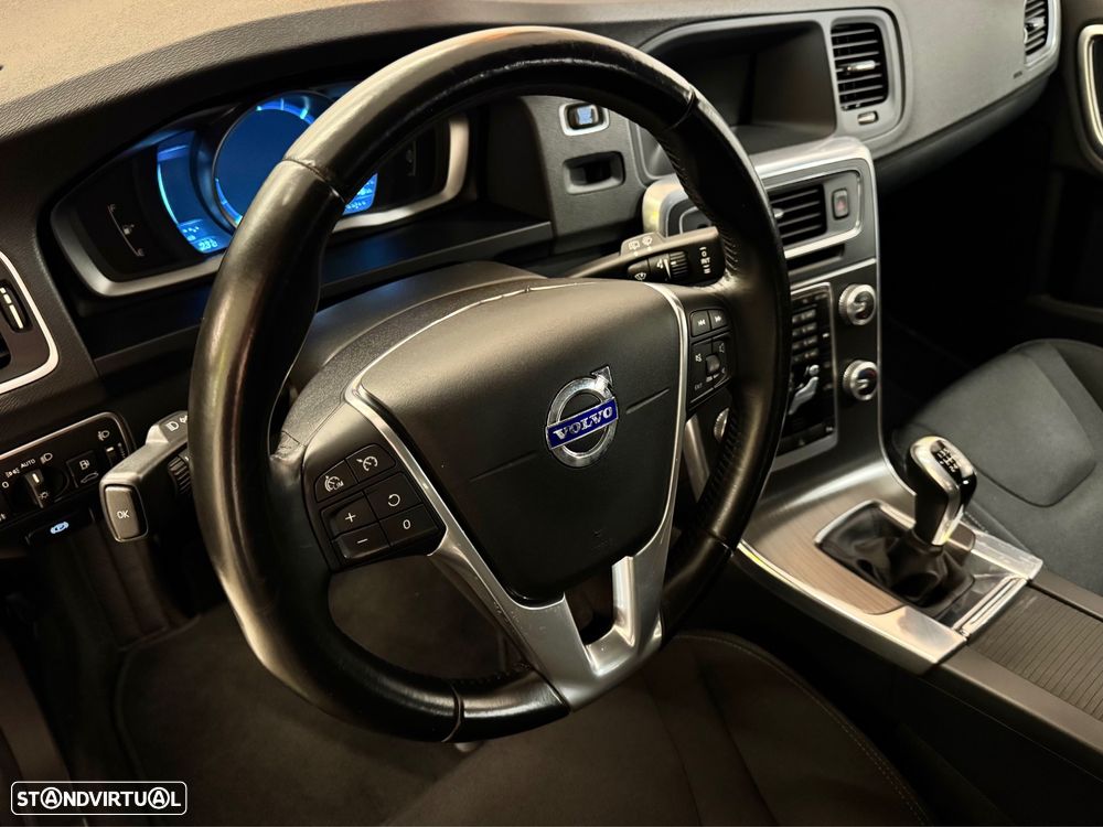 Volvo V60 2.0 D2 Momentum - 11