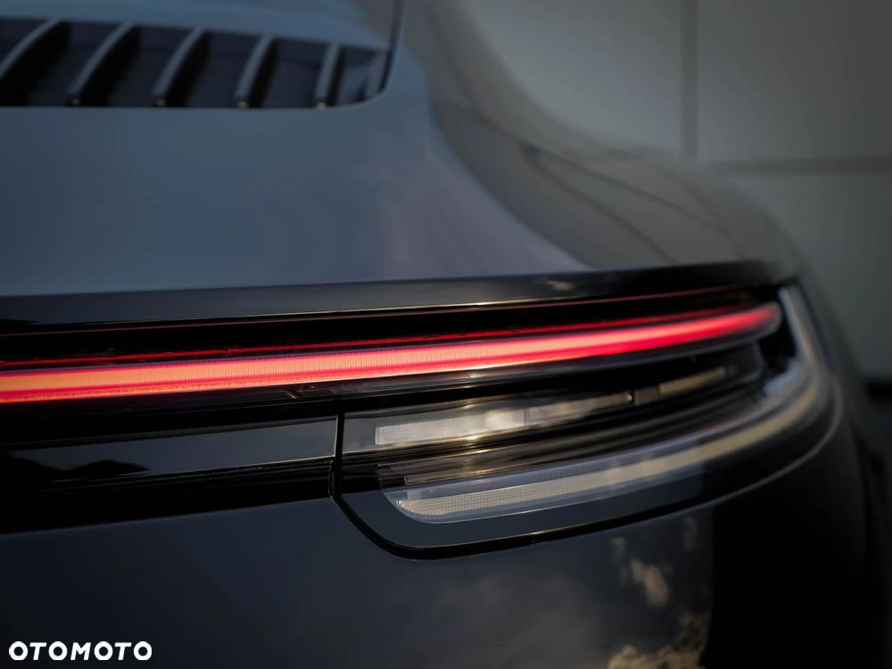 Porsche 911 Carrera 4S - 9