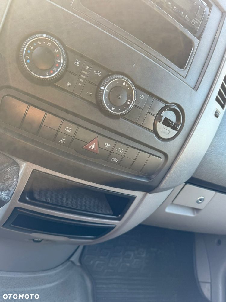 Mercedes-Benz SPRINTER - 11