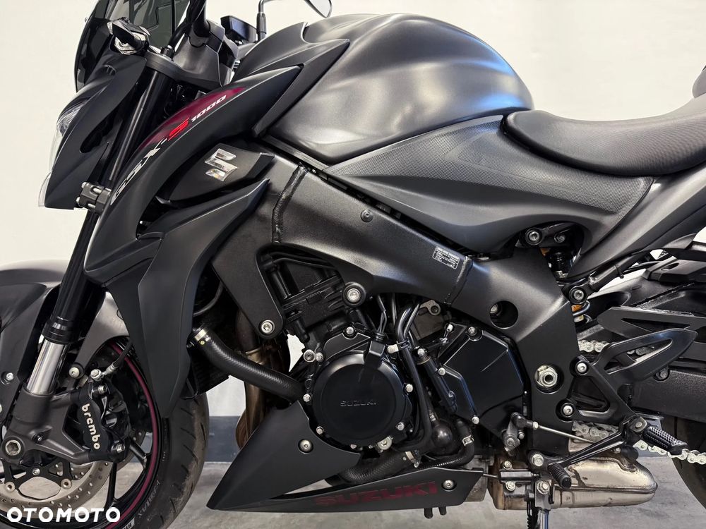 Suzuki GSX - 13