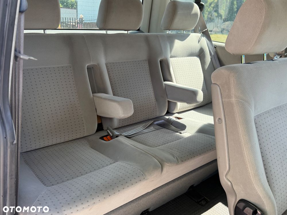 Volkswagen Caravelle - 9
