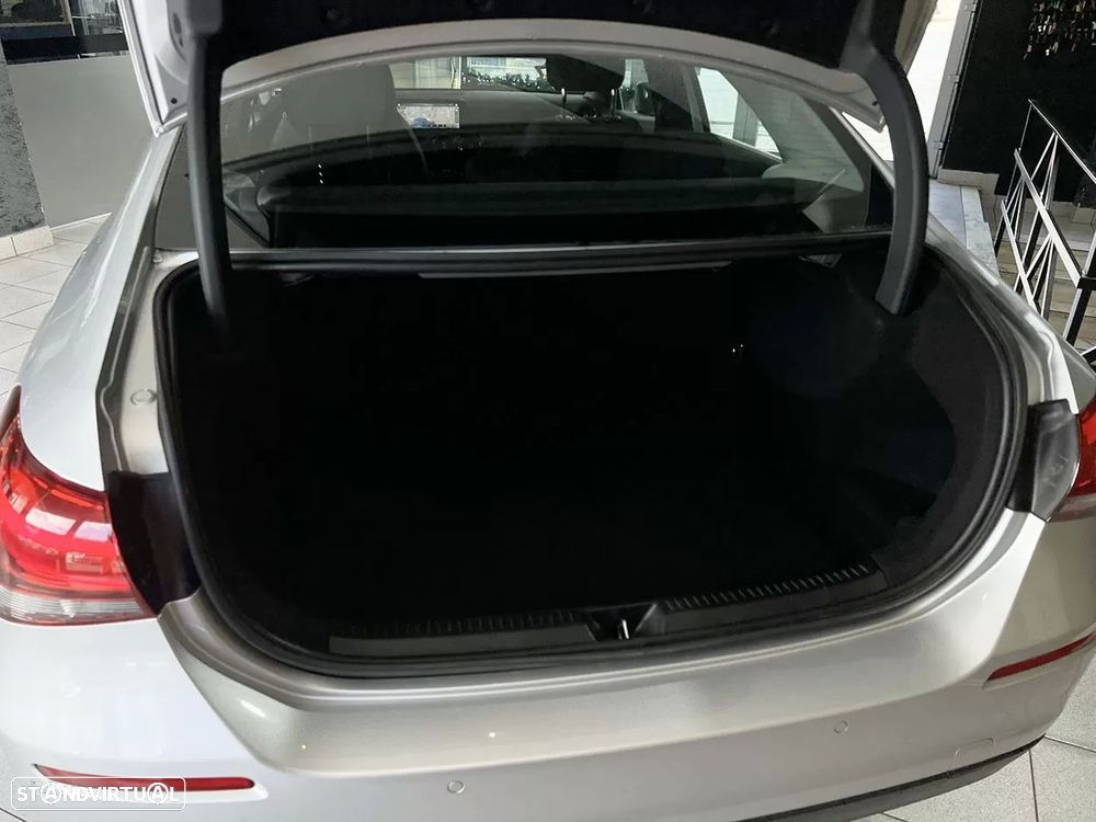 Mercedes-Benz A 180 Limousine d Business Solutions - 24