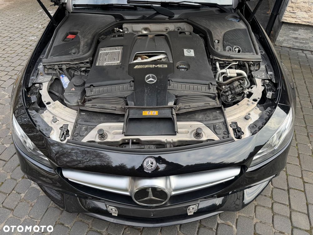 Mercedes-Benz Klasa E AMG 63 S 4Matic+ 9G-TRONIC - 25