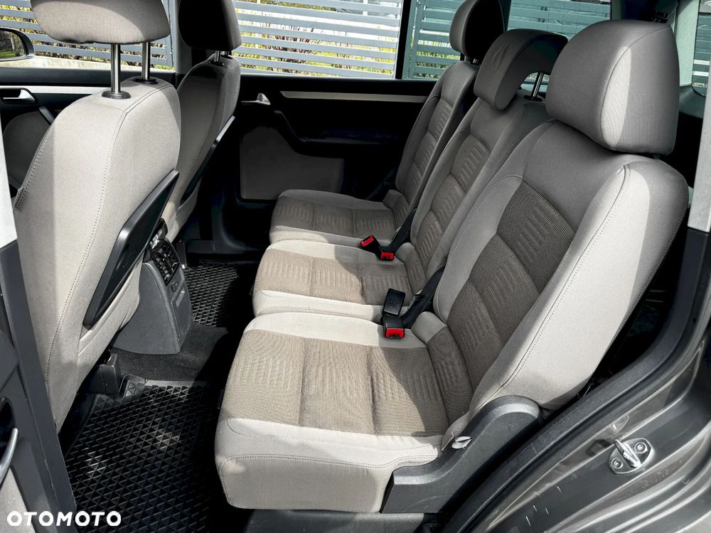 Volkswagen Touran 2.0 TDI DPF Highline - 9