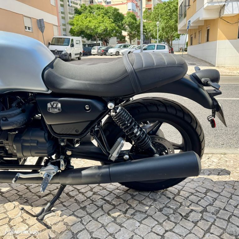Moto Guzzi V7 Stone - 23