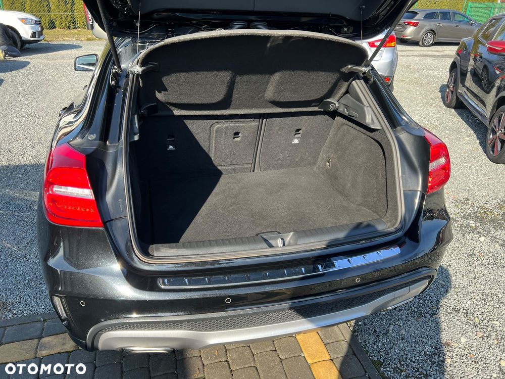 Mercedes-Benz GLA 200 AMG Line - 9