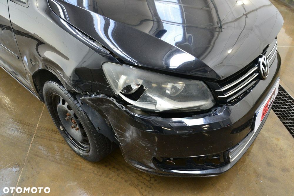 Volkswagen Touran - 12