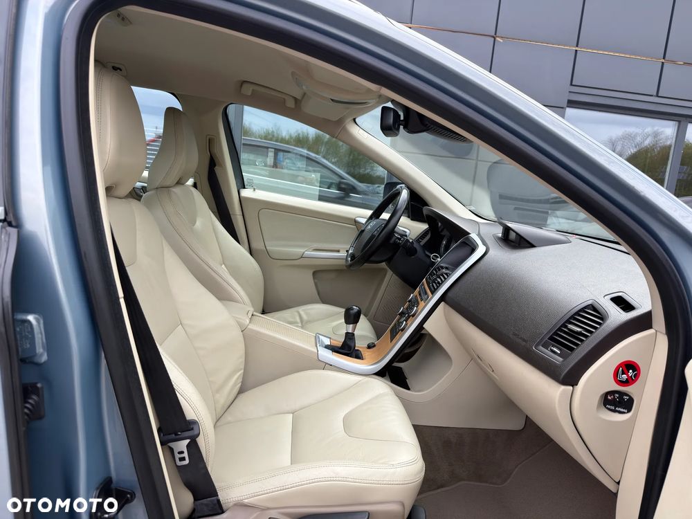 Volvo XC 60 D5 AWD Momentum - 22