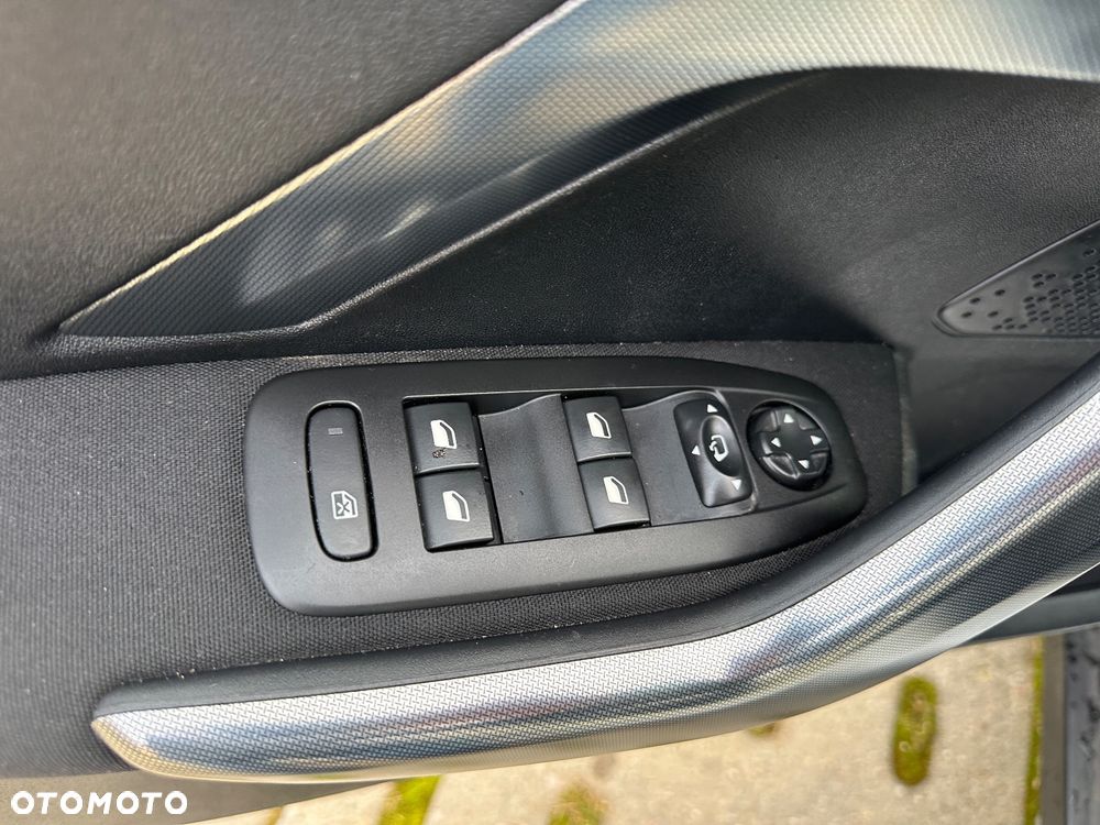 Peugeot 2008 PureTech 110 GPF EAT6 Black Edition - 29