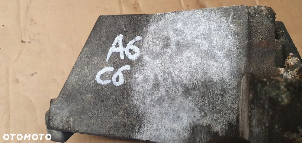 Łapa mocowanie pompy wspomagania Audi A6 C6 2.7 TDI 059145169AA - 9