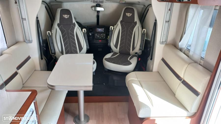 Rapido Serie 6F 696 FF Premium c.central e basculante - 10