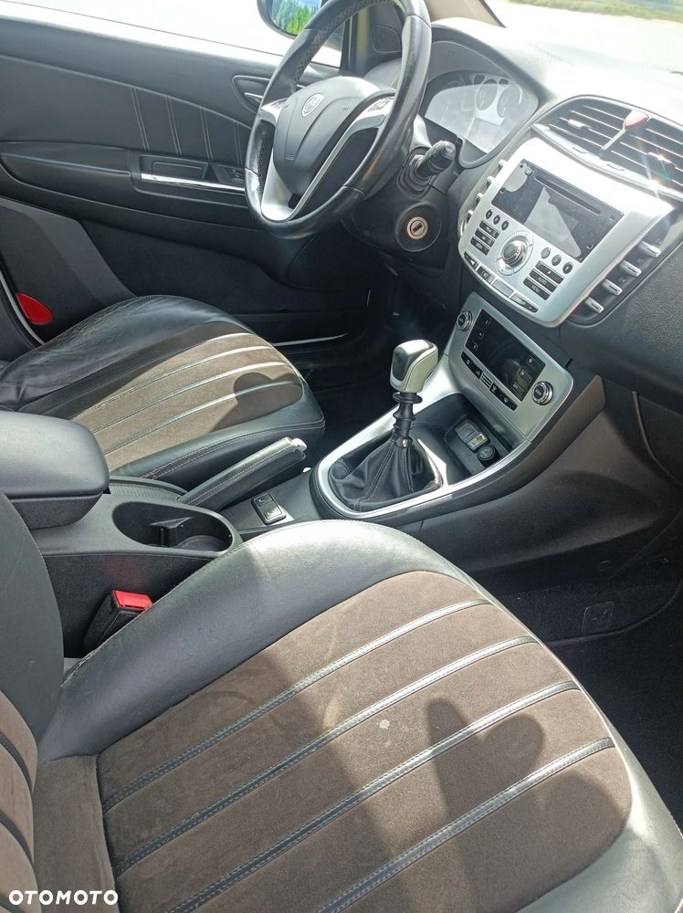 Lancia Delta 1.4 T-Jet 16v Oro - 13