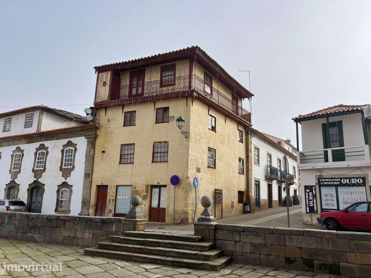 Prédio de quatro andares, composto por unidades independentes, situado - Grande imagem: 2/28