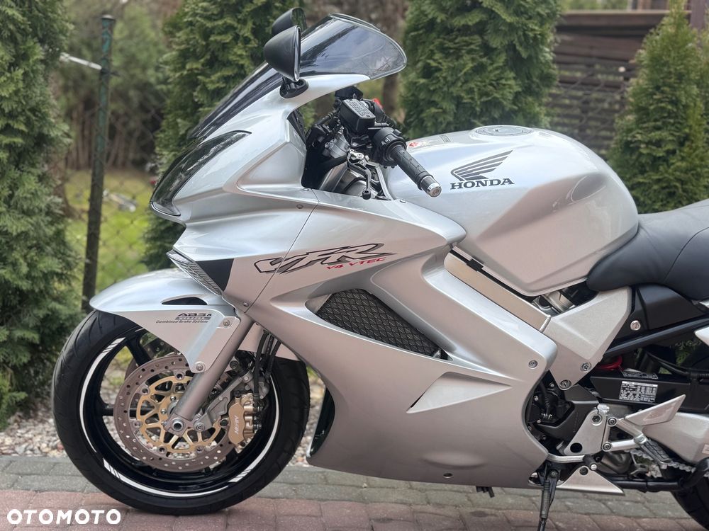 Honda VFR - 19