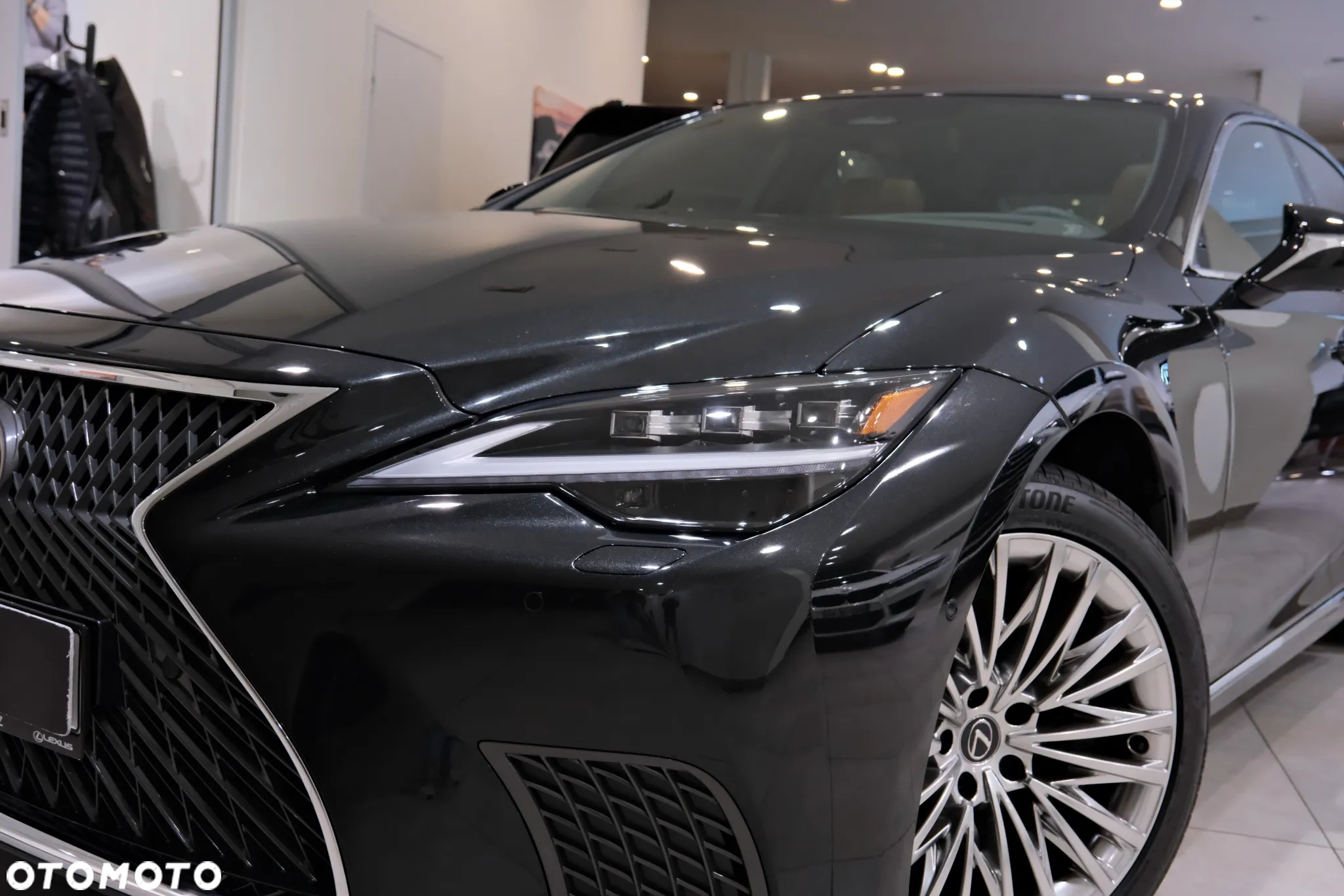 Lexus LS - 16