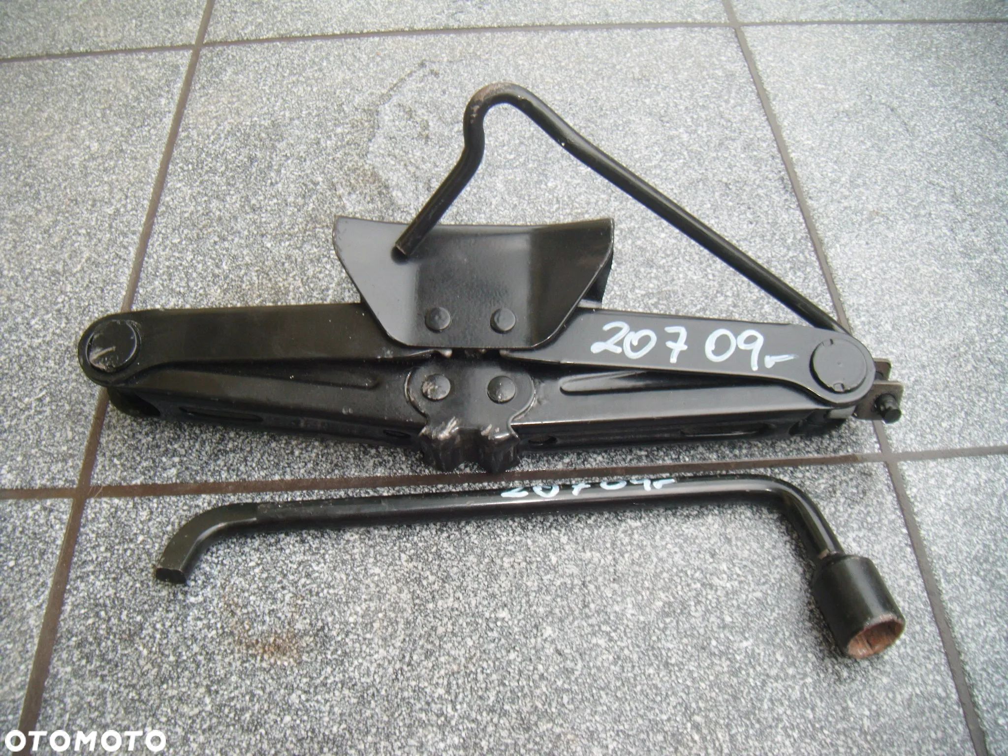 peugeot 207 lewarek podnoszenia auta z kluczem - 1
