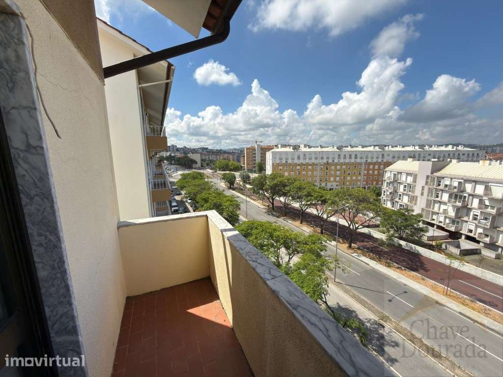 Fantástico apartamento T3 com sótão, na Av. Fernando Namora, com bo... - Grande imagem: 2/22