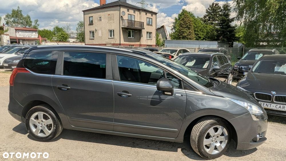 Peugeot 5008 - 8