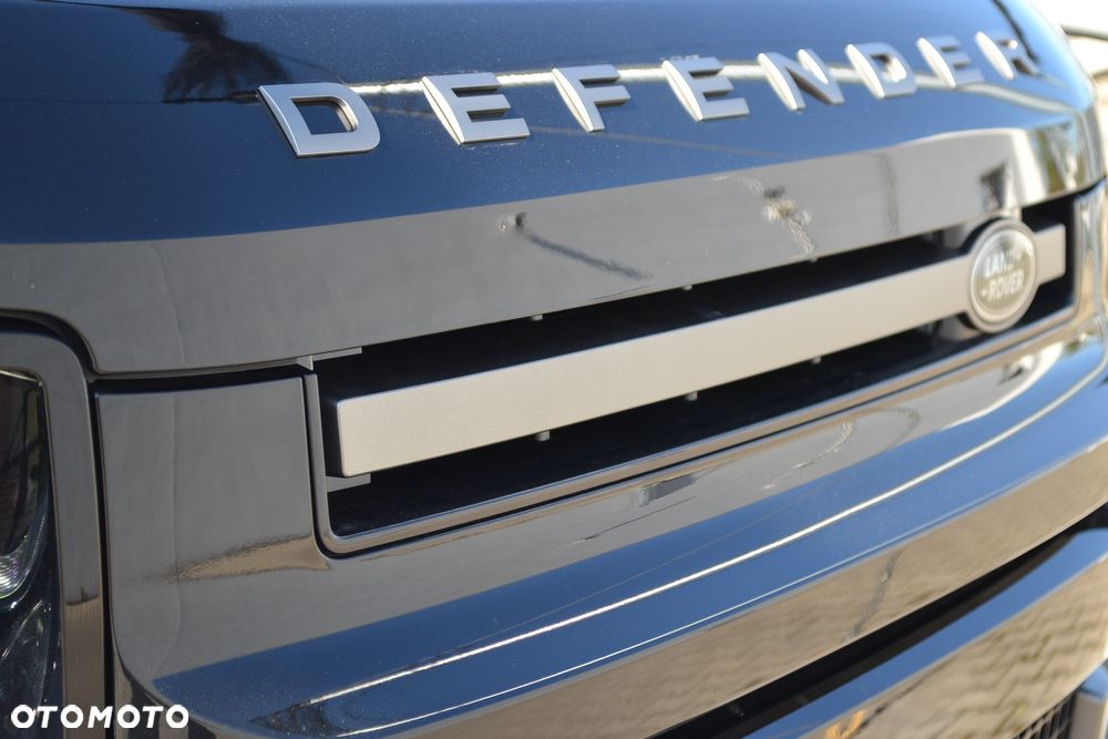 Land Rover Defender 110 D300 X-Dynamic SE - 24
