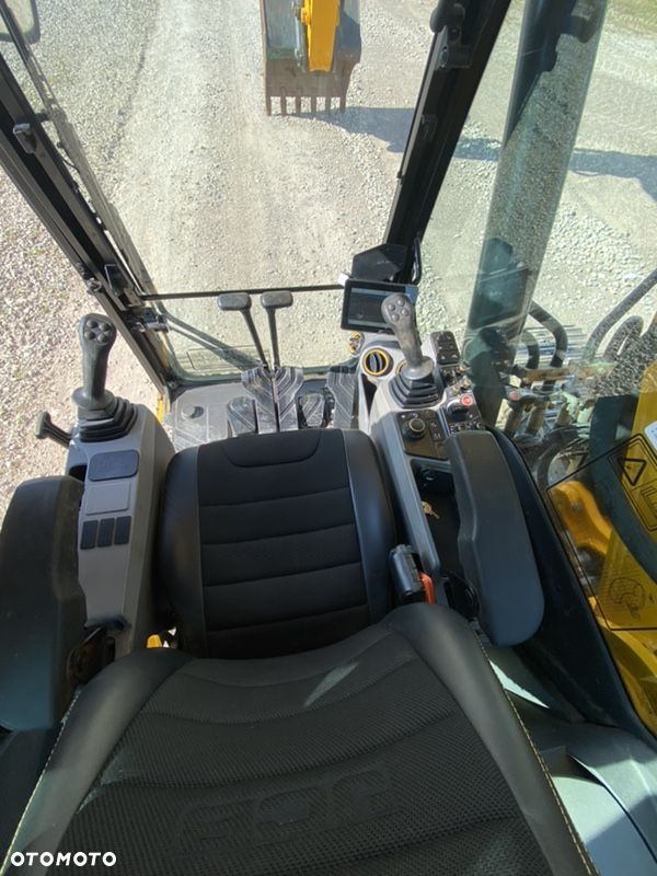 JCB 220 XLC - 18