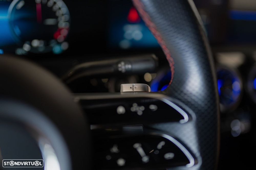 Mercedes-Benz A 250 e 8G-DCT AMG Line - 34