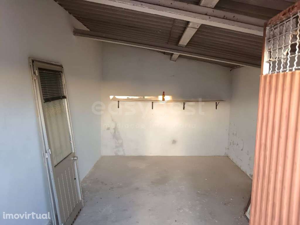 Armazém transformado em moradia em Fanhais, Nazaré - Grande imagem: 5/11