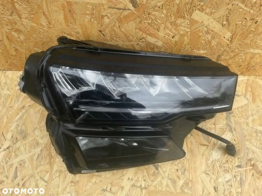 Skoda Karoq 2022 > Lift Prawa Przednia Lampa Full Led Europa - 3