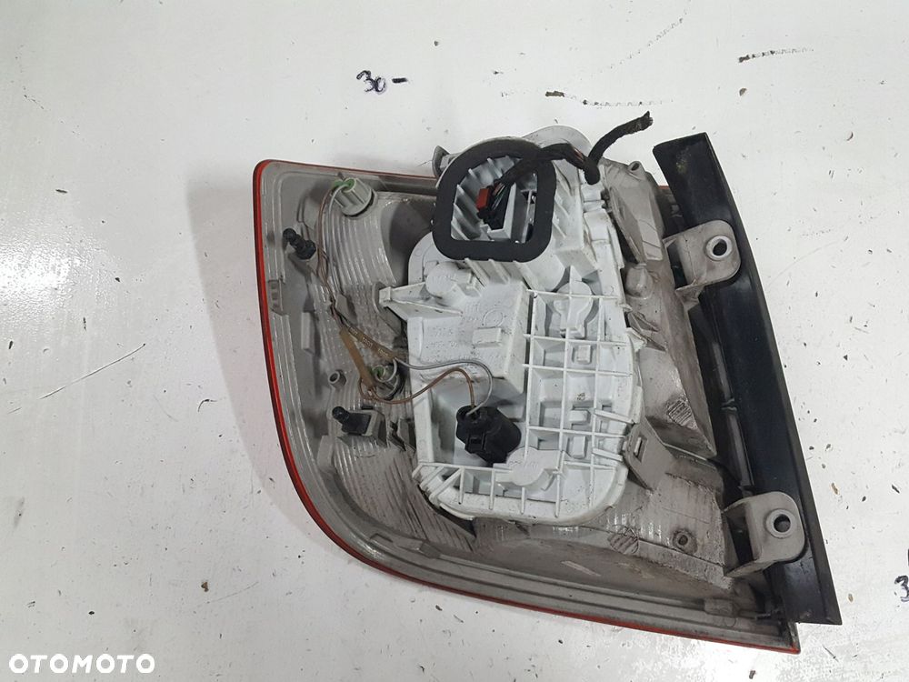 SKODA RAPID 12-17r LIFTBACK LAMPA PRAWA TYŁ - 3