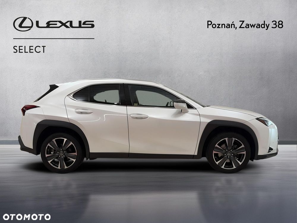 Lexus UX - 4