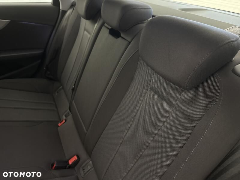Audi A4 Limousine - 19