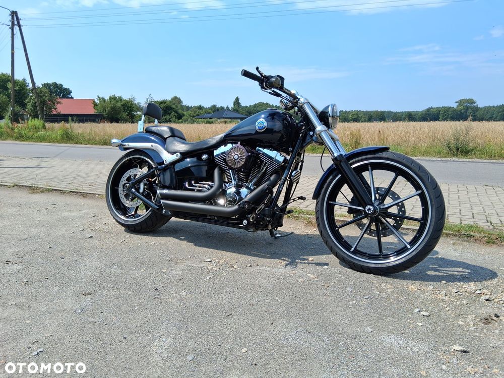 Harley-Davidson Softail Breakout - 1