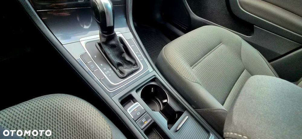 Volkswagen Golf 2.0 TDI SCR DSG Comfortline - 10