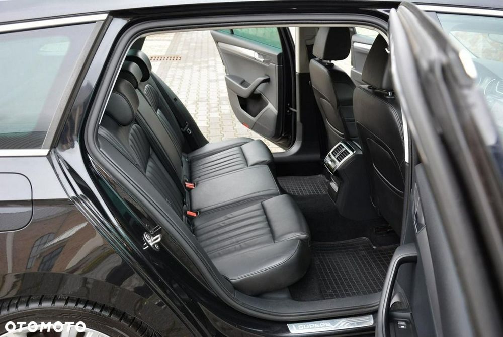 Skoda Superb 2.0 TDI DSG Premium Edition - 14